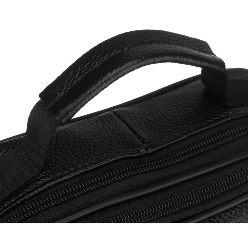 Listonoszka męska wykonana ze skóry naturalnej w czarnym kolorze, zawieszona na odpinanym pasku - Rovicky