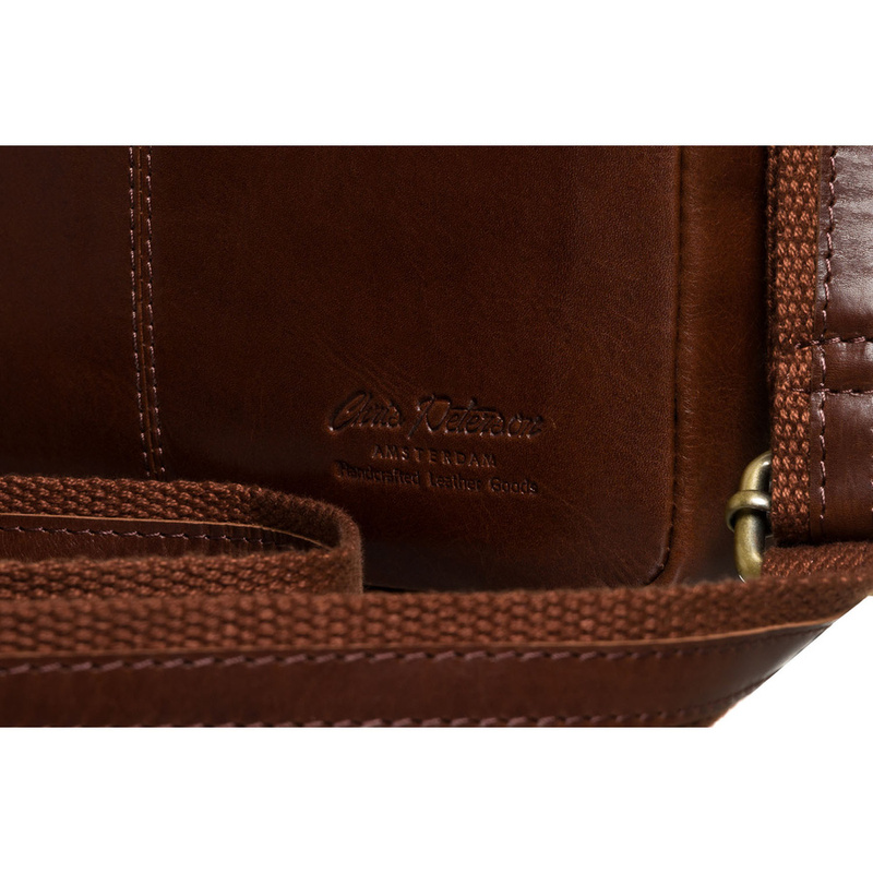 Jednokomorowa, brązowa listonoszka męska ze skóry naturalnej - Peterson