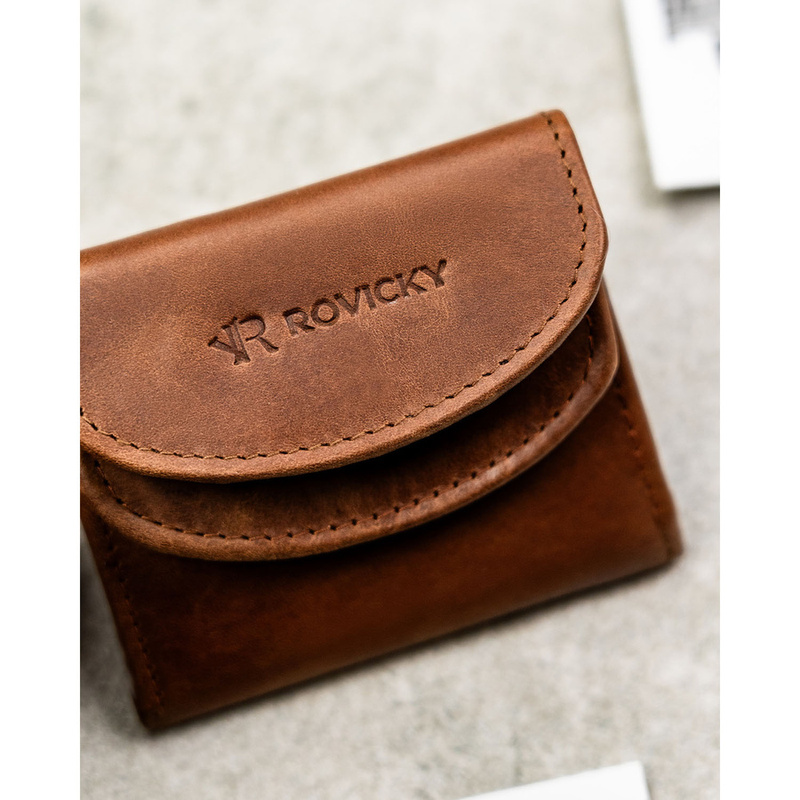 Mały, brązowy, skórzany portfel męski zamykany zatrzaskiem - Rovicky