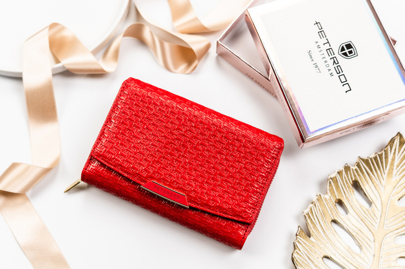 Portfel damski ze skóry ekologicznej zamykany na zatrzask - Peterson