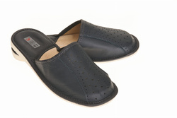 Pantofle męskie Wójciak, klin o wysokości 1,5 cm , lekkie i wygodne. Model 248