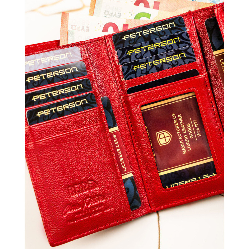 Portfel damski ze skóry naturalnej w czerwonym kolorze zamykany na zatrzask i bigiel - Peterson