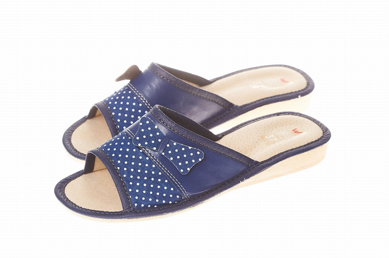 Wójciak Podhale damskie kapcie domowe ze skóry naturalnej z kokardą