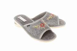 Ozdobne wygodne Pantofle damskie kapcie z filcu z odkrytymi palcami Wójciak