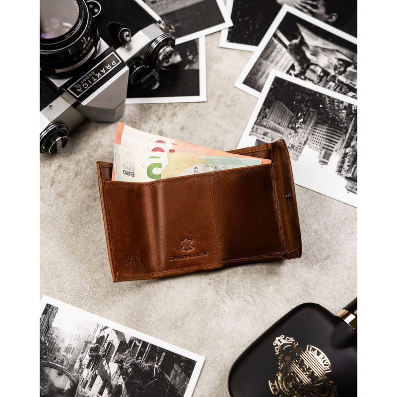 Skórzany, brązowy portfel męski wyposażony w system RFID - Rovicky