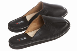 Pantofle męskie Wójciak, klin o wysokości 2,5 cm , lekkie i wygodne. Model 242