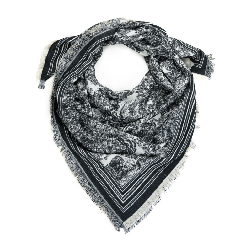 Szal Just An Illusion