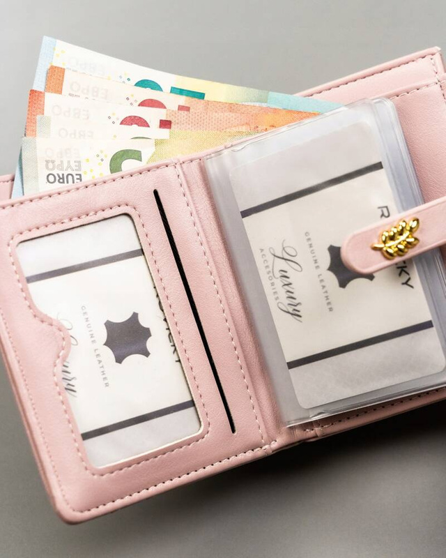 Mały damski portfel z haftem liści od 4U Cavaldi