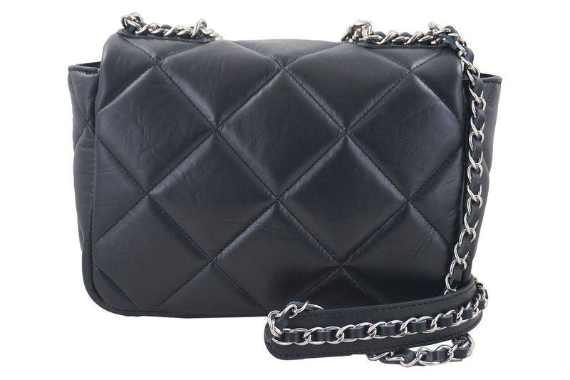 Torebka skórzana pikowana na łańcuszku - Czarna