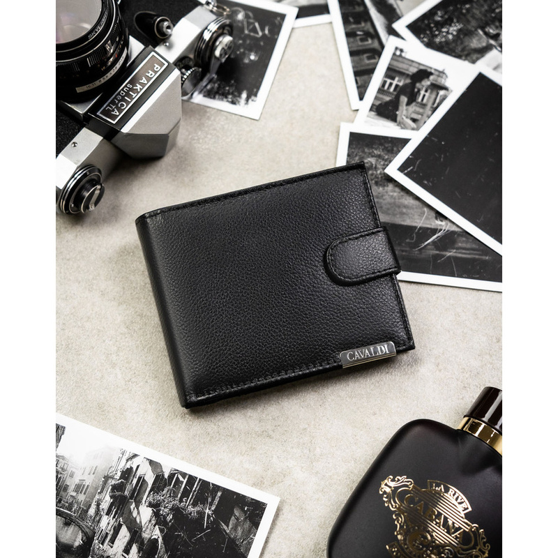 Duży portfel męski ze skóry naturalnej w czarnym kolorze zamykany zatrzaskiem - 4U Cavaldi