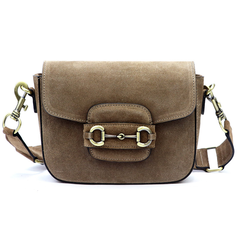 Klasyczna damska listonoszka zamszowa przez ramię