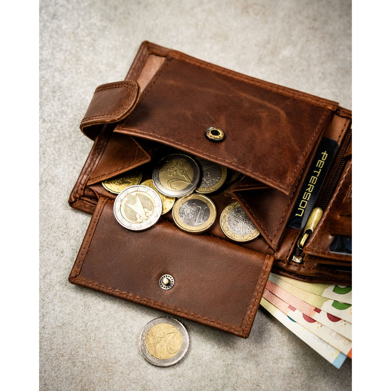 Brązowy, skórzany portfel męski wyposażony w system RFID i zamykany zatrzaskiem - Peterson