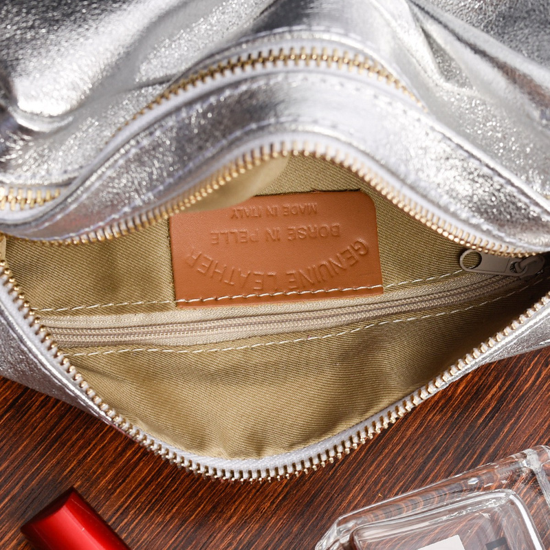 Skórzana damska torebka listonoszka srebrna dwukomorowa pojemna na pasku P10