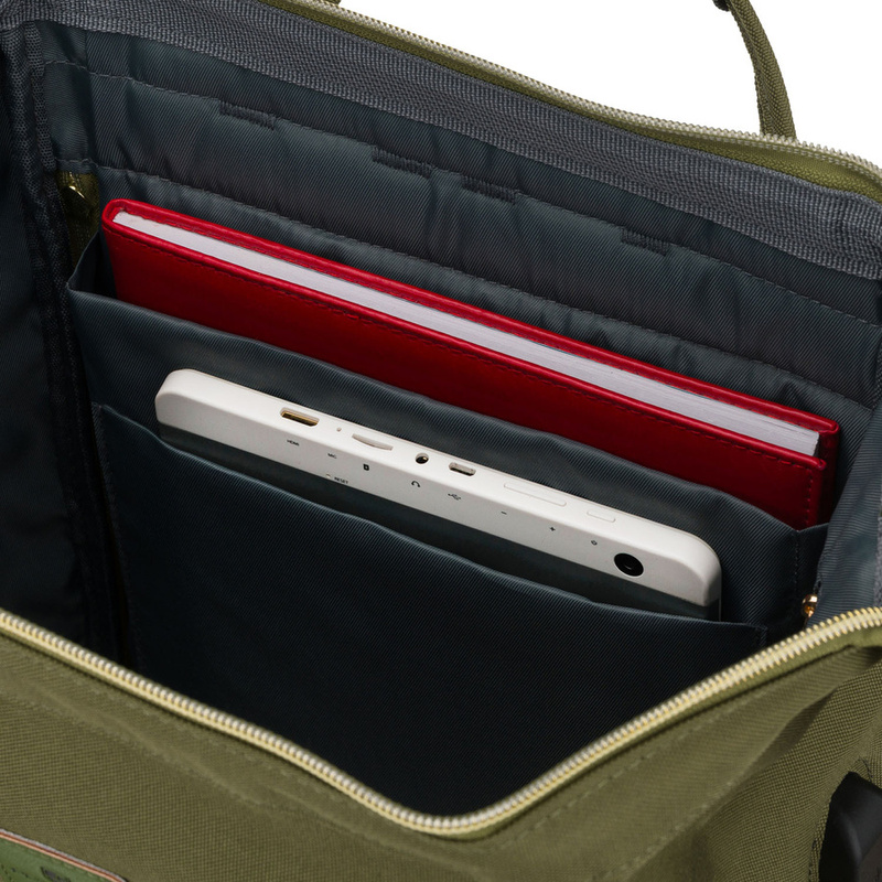 Zielony plecak damski z poliestru z miejscem na laptopa, zawieszony na regulowanych szelkach - Peterson