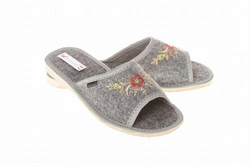 Ozdobne wygodne Pantofle damskie kapcie z filcu z odkrytymi palcami Wójciak