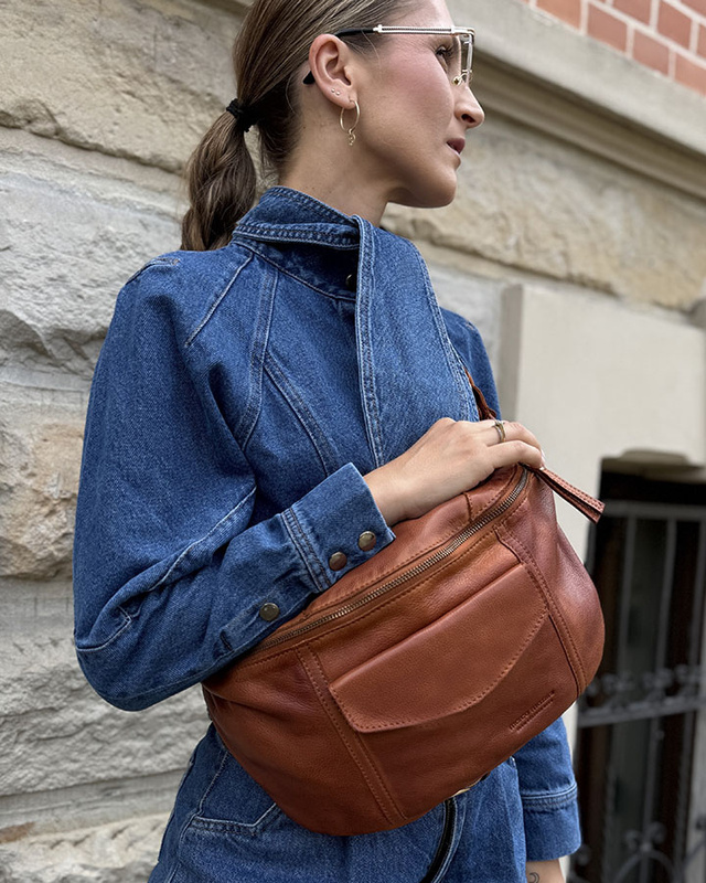 Duża nerka skórzana damska torebka przez ramię z kieszonkami MARCO MAZZINI brąz camel