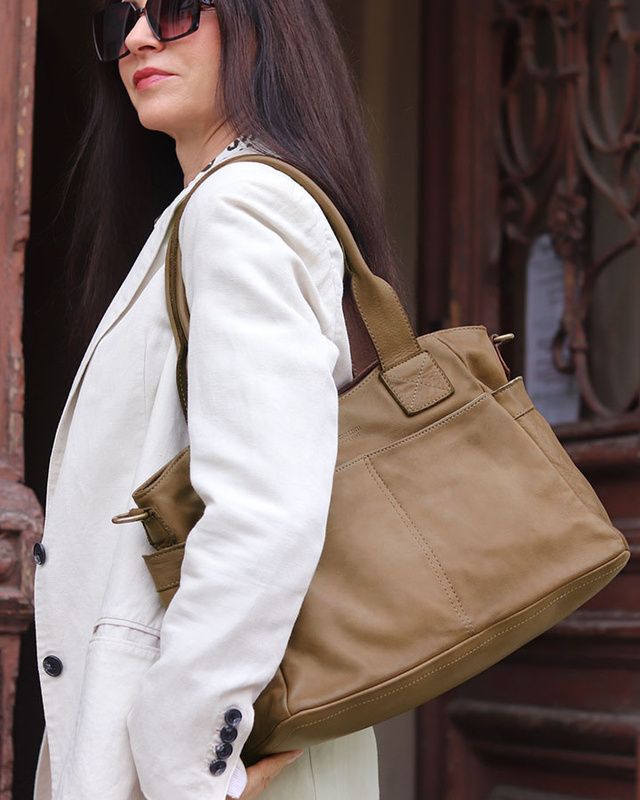 Torebka damska skórzana z kieszeniami na zewnątrz - MARCO MAZZINI beżowa