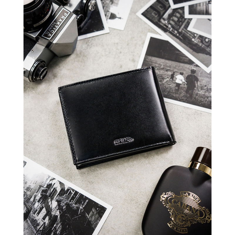 Elegancki, czarny portfel męski ze skóry naturalnej bez zapięcia zewnętrznego - Peterson