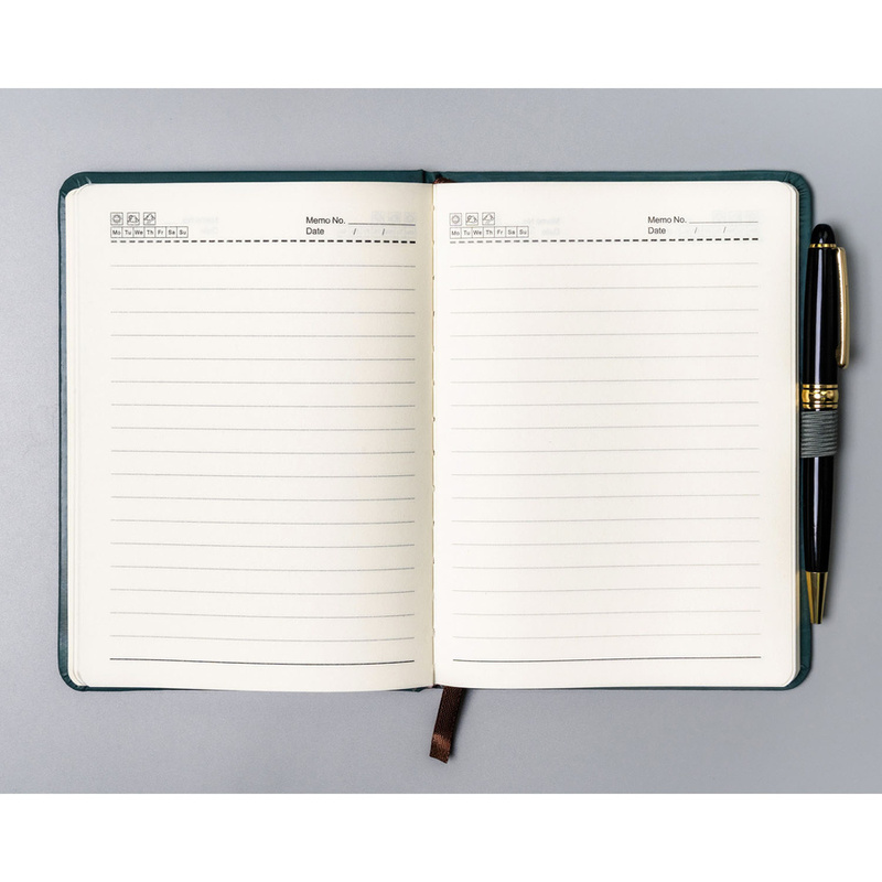 Zielony notes w formacie B6 zadrukowany w linie, wyposażony w pętelkę na długopis - Peterson