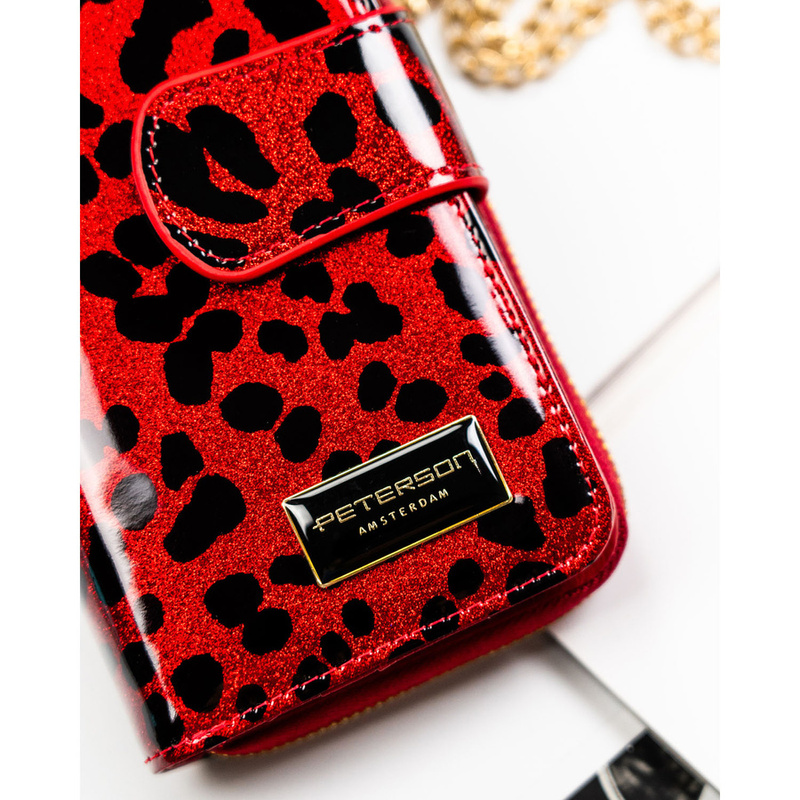 Czerwony, pionowy portfel damski ze skóry ekologicznej i naturalnej w cętki, wyposażony w system RFID - Peterson