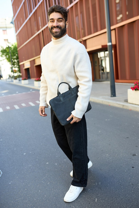 Teczka aktówka pokrowiec futerał na komputer laptopa 13" skórzana czarna Beltimore S13