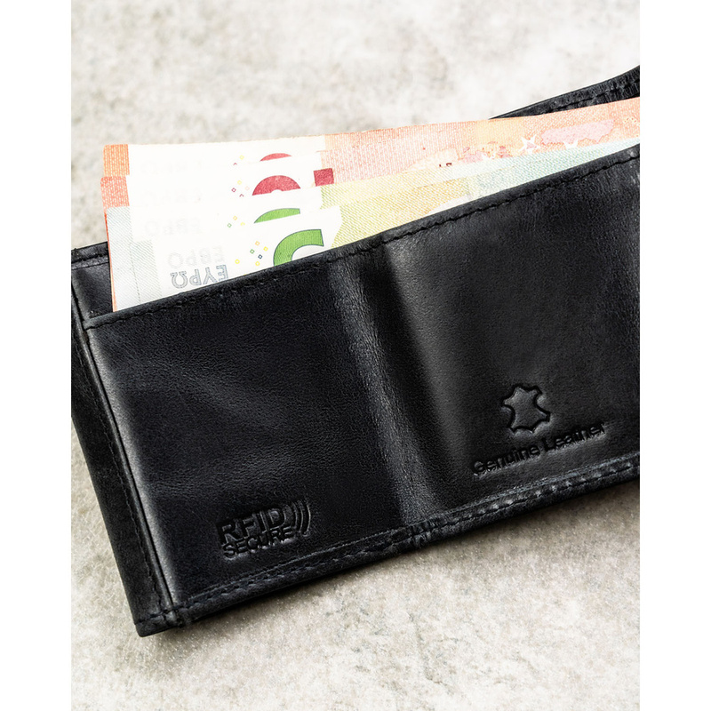 Mały, skórzany portfel męski w czarnym kolorze zamykany zatrzaskiem - Rovicky