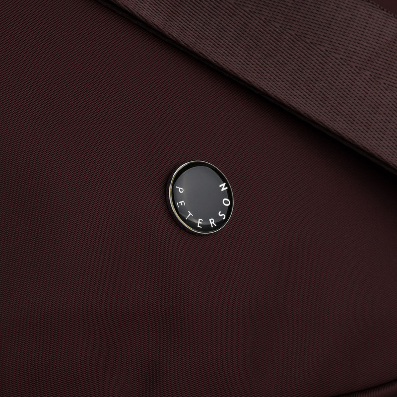 Listonoszka damska z poliestru w bordowym kolorze, jednokomorowa z zewnętrzną kieszonką - Peterson