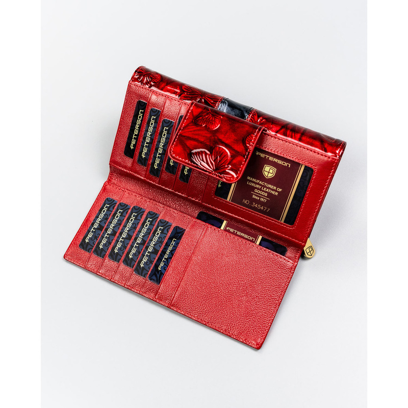 Elegancki portfel damski ze skóry naturalnej w czerwonym kolorze, zamykany zatrzaskiem - Peterson