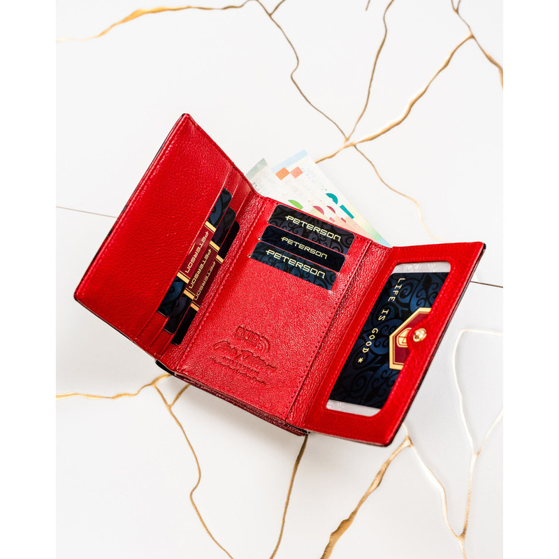 Średniej wielkości, lakierowany czerwony portfel damski wykonany ze skóry naturalnej i ekologicznej - Peterson