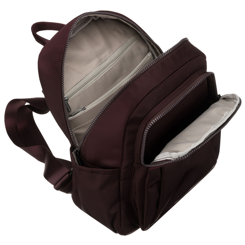 Bordowy plecak damski wykonany z poliestru, zawieszony na regulowanych szelkach - Peterson