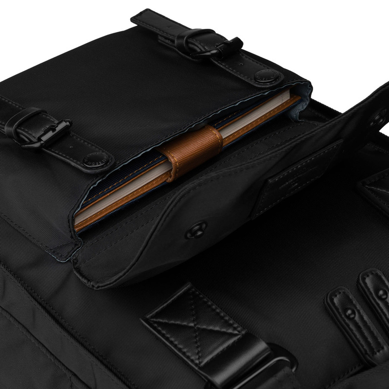 Czarny, duży plecak damski wykonany z poliestru i skóry ekologicznej, zamykany suwakiem - Peterson