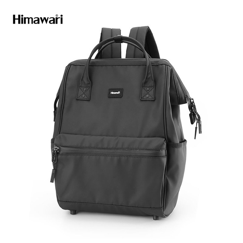 Czarny plecak z wodoodpornego nylonu wyposażony w port USB i stabilizujące nóżki na spodzie - Himawari