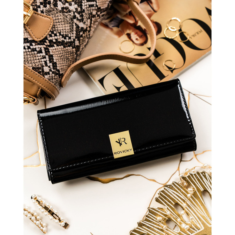 Duży portfel damski z lakierowanej skóry naturalnej w czarnym kolorze zamykany na zatrzask - Rovicky
