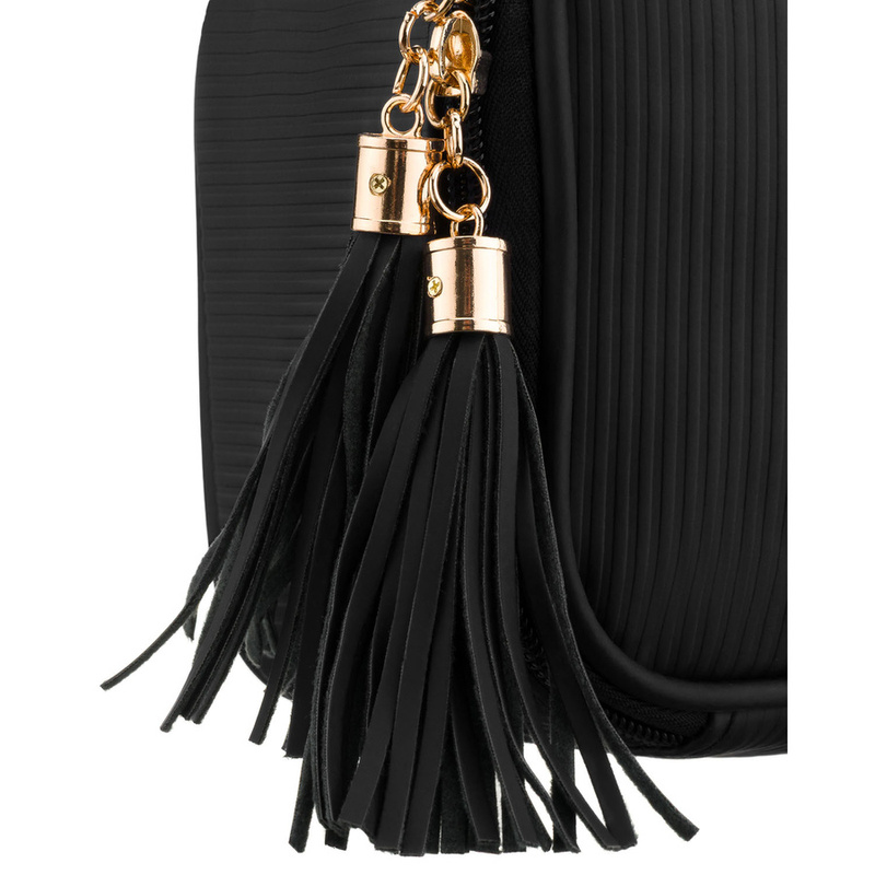 Czarna kosmetyczka z tkaniny syntetycznej wyposażona w cztery przegródki - Peterson