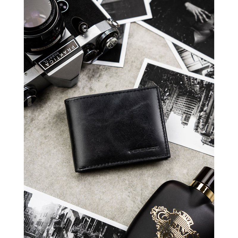 Czarny portfel męski ze skóry naturalnej bez zapięcia zewnętrznego - Peterson