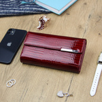 Skórzany duży lakierowany damski portfel Gregorio