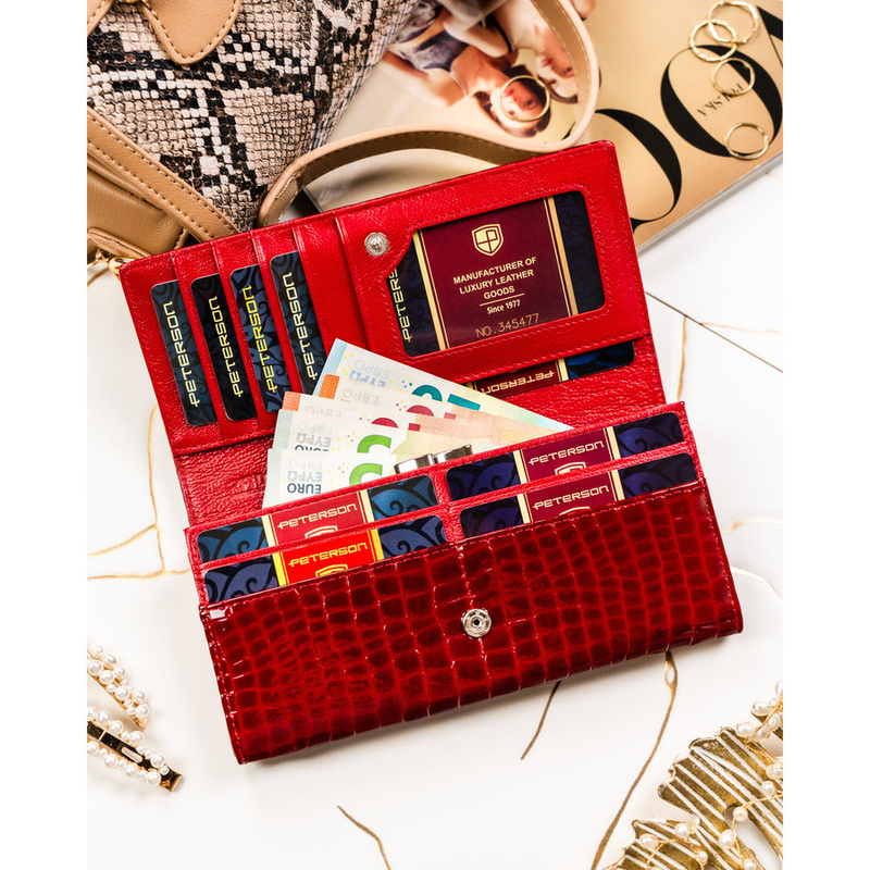 Czerwony, duży portfel damski ze skóry naturalnej z tłoczeniem na wzór skóry krokodyla - Peterson