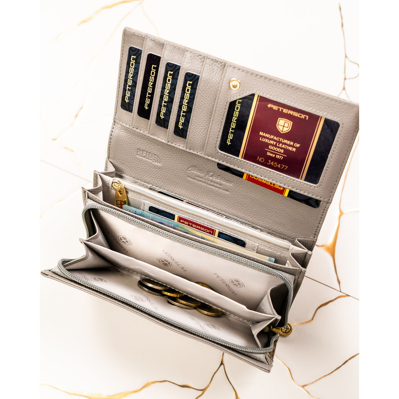 Portfel damski ze skóry naturalnej w brązowym kolorze, wyposażony w system RFID - Peterson