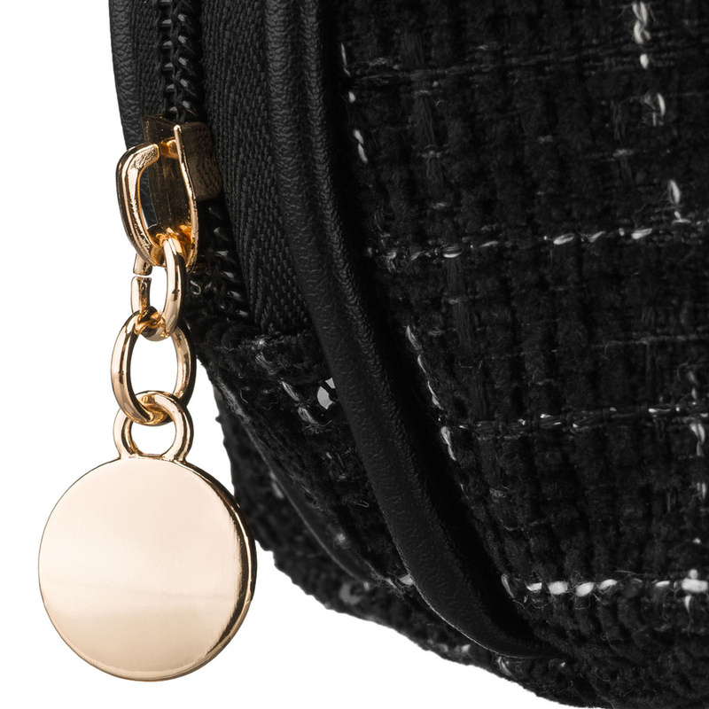 Czarna kosmetyczka damska w kratę wykonana z materiału syntetycznego, jednokomorowa - Rovicky