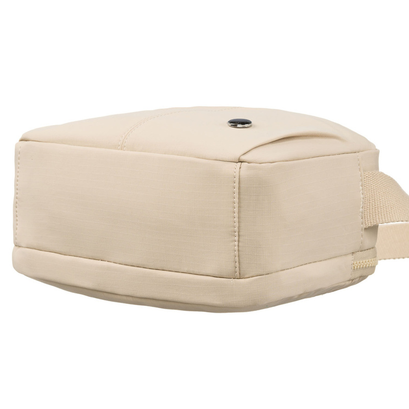 Listonoszka damska w beżowym kolorze zawieszona na regulowanym pasku - Peterson