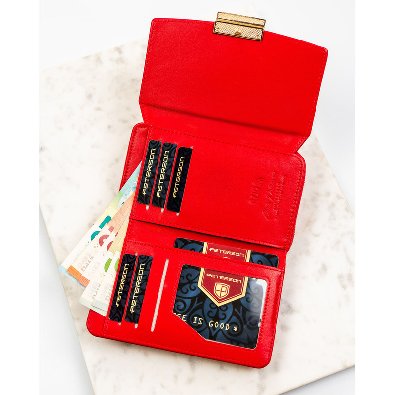 Poziomy portfel damski wykonany ze skóry ekologicznej w czerwonym kolorze, zamykany na zatrzask - Peterson