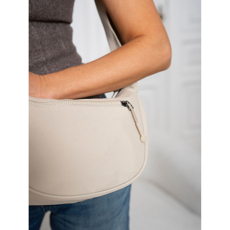 Beżowa torebka damska z poliestru zawieszona na regulowanym pasku - Peterson