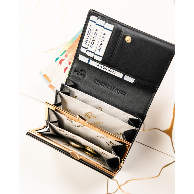 Portfel damski z lakierowanej skóry naturalnej w czarnym kolorze zamykany na zatrzask i bigiel - Rovicky