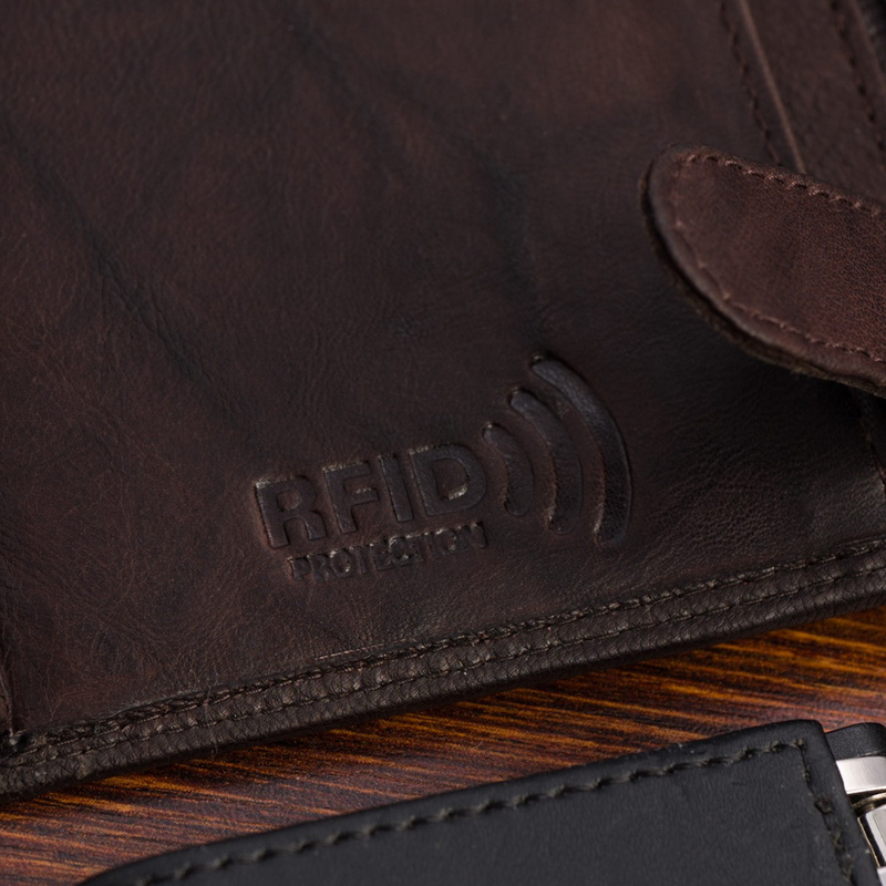 Portfel skórzany męski klasyczny pionowy z flagą brązowy RFiD Beltimore D30