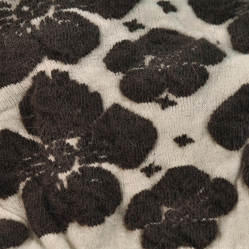 Długa, angorowa czapka w kwiatuszki