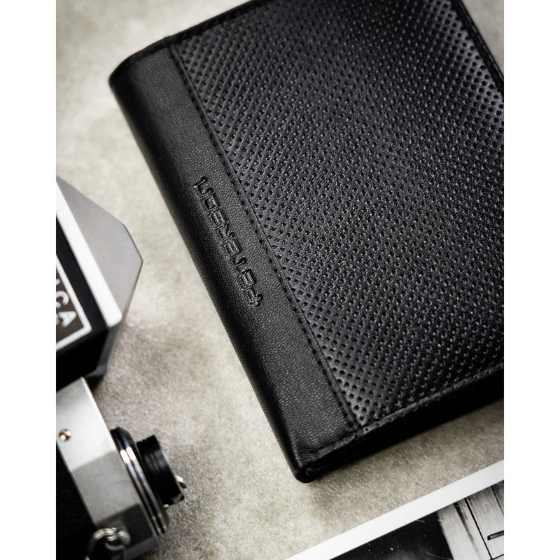 Zestaw prezentowy: skórzany, pionowy portfel męski w czarnym kolorze bez zapięcia i czarny pasek ze skóry ekologicznej - Peterson