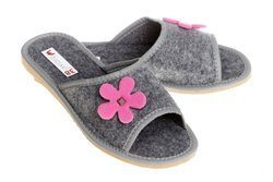 Wsuwane odkryte kapcie z filcu pantofle z różowym kwiatem pw117