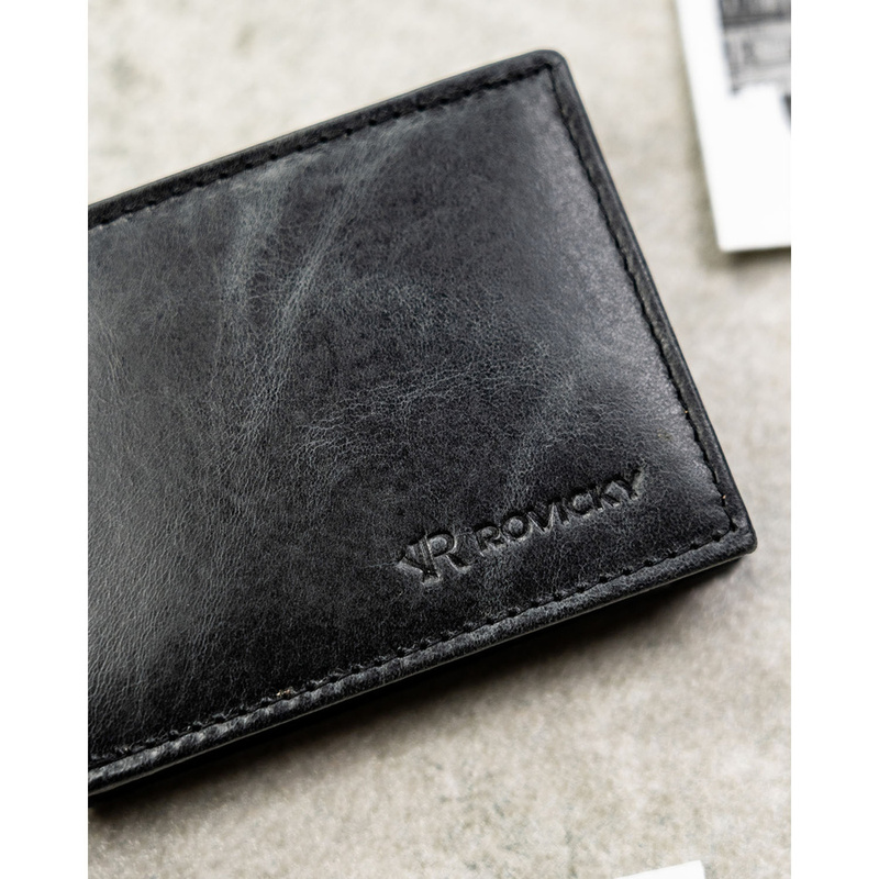 Skórzany portfel męski w czarnym kolorze bez zapięcia zewnętrznego - Rovicky