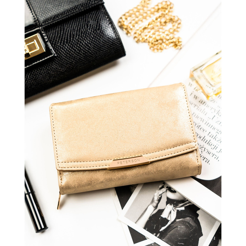 Beżowy portfel damski ze skóry ekologicznej zamykany na zatrzask i suwak - Peterson