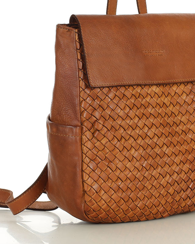 Plecak damski skórzany pleciony z kieszeniami  - MARCO MAZZINI brąz camel